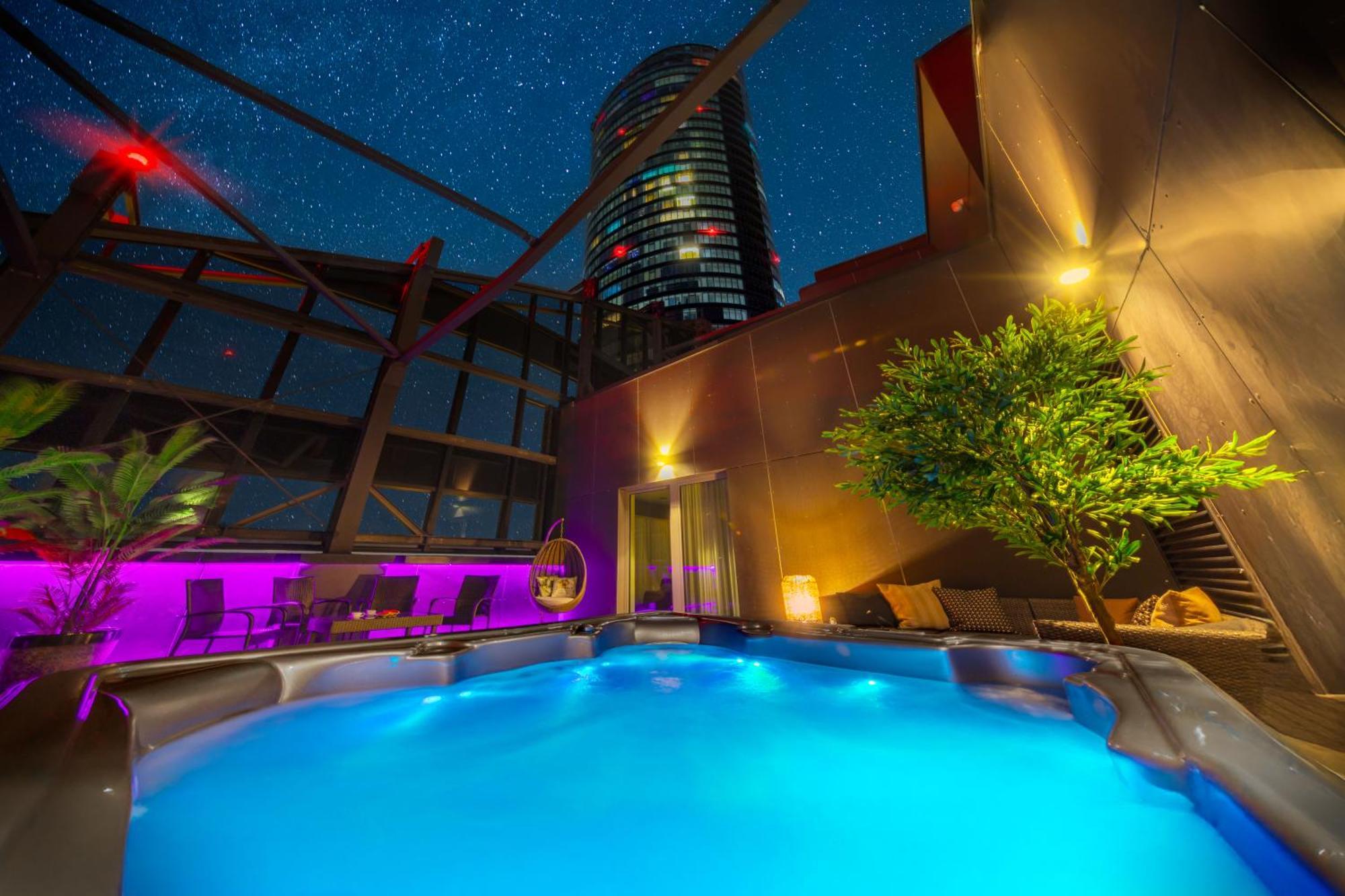 Apartamenty W Sky Tower Wroclaw Exterior photo